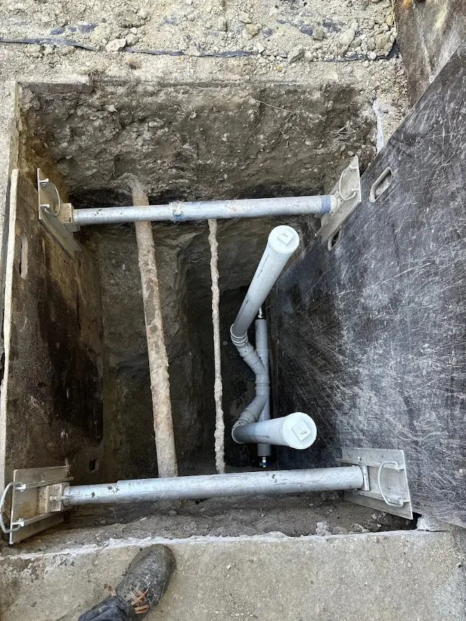 Experienced plumber completing Drain Cleaning work in Winnetka
